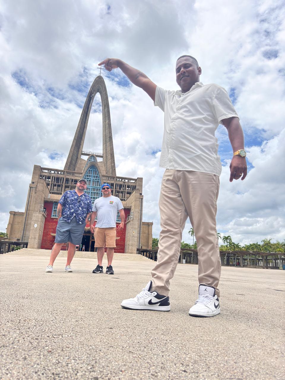 Imagen de Place to place Transfers and Tours